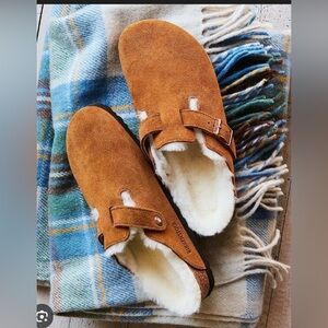 🏔️ Birkenstock Shearling Clogs in Mink color
